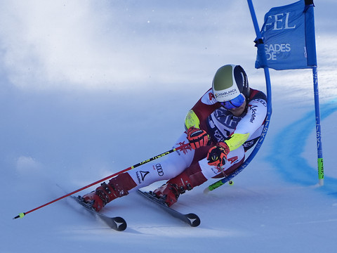 Feller s'impose en slalom, Meillard 9e, Yule out