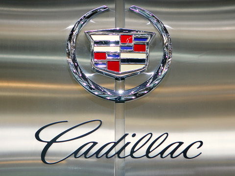 Cadillac fait son retour en Europe avec l'électrique Lyriq
