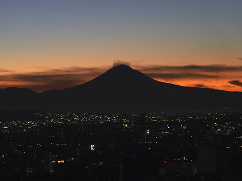 Une vingtaine de vols annulés à cause du volcan Popocatépetl