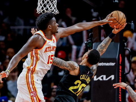 Les Hawks dominent largement le Jazz