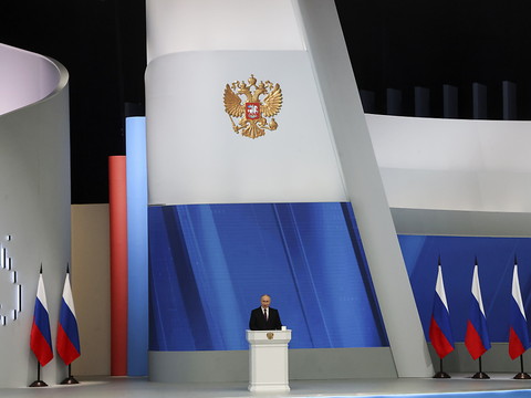 Poutine met en garde contre une 