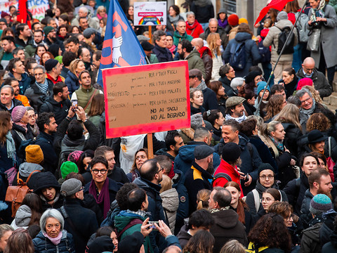Fonctionnaires tessinois en colère, 6000 manifestants