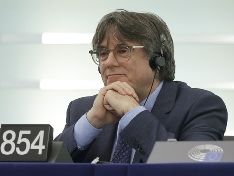 Carles Puigdemont visé par une enquête pour 