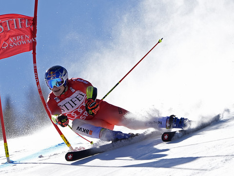 Doublé suisse à Aspen en géant, Odermatt gagne le globe