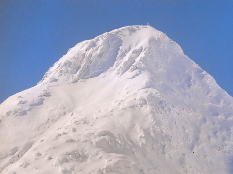 Un skieur perd la vie dans une avalanche