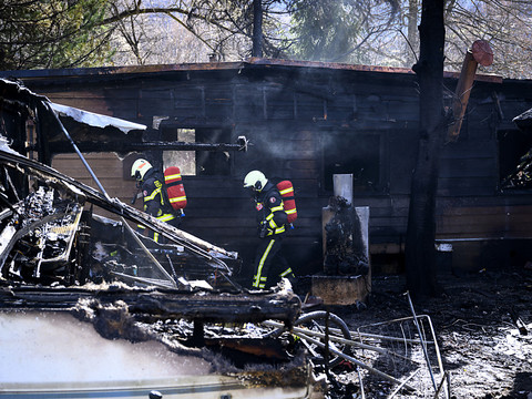 Pompier blessé dans l’incendie d’un camping à Sion