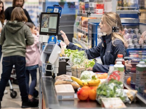 Les prix à la consommation baissent sur un an en février