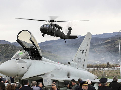 L'Albanie inaugure une base aérienne de l'Otan