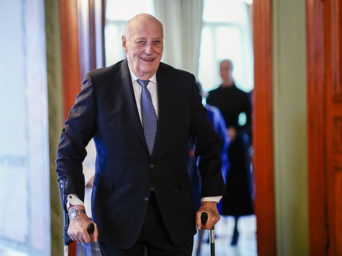 Le roi Harald va rester hospitalisé toute la semaine