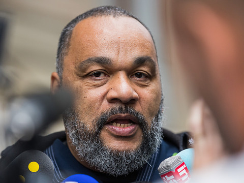 Dieudonné condamné à 3000 euros pour diffamation contre Valls