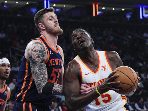Les Hawks gagnent au Madison Square Garden