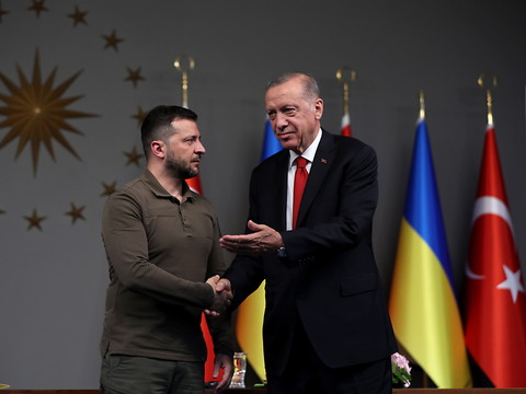 Le président ukrainien Volodymyr Zelensky est arrivé à Istanbul