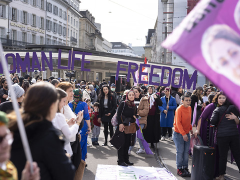 Manifestation non autorisée contre le patriarcat et le capitalisme