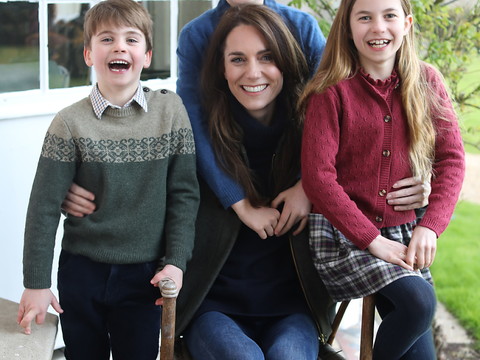 Première photo officielle de la princesse Kate depuis son opération