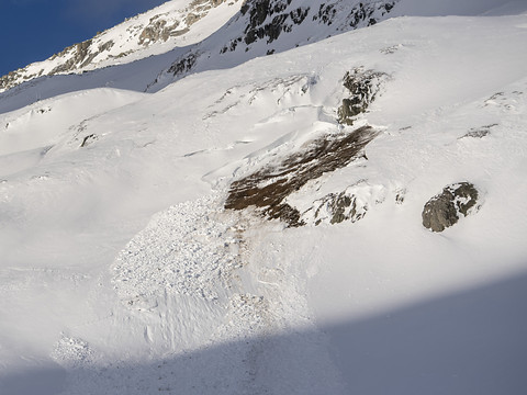 Un skieur hors-piste se tue dans une avalanche dans le Val Ferret