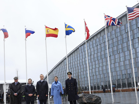 Le drapeau suédois hissé au siège de l'Otan