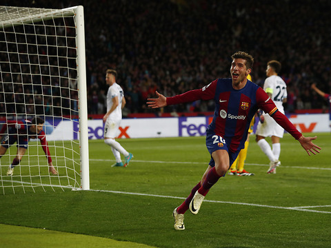 Le Barça se qualifie pour les quarts de finale, Arsenal aussi