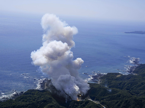 Un lanceur privé de satellite explose au décollage