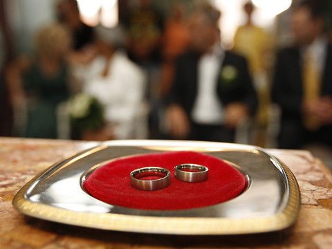 Le retour du double nom de famille attendra