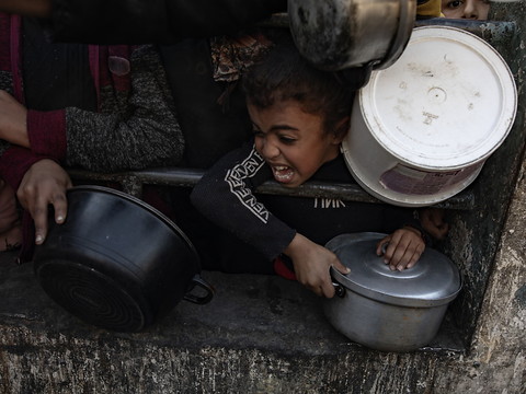 Navire d'aide en route vers Gaza, efforts pour empêcher la famine