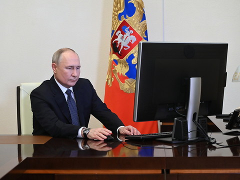 Poutine promet une réplique aux attaques ukrainiennes sur sol russe
