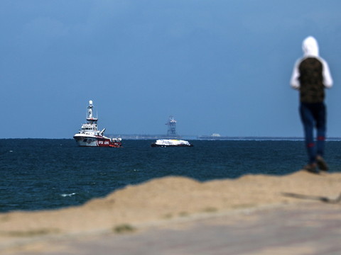 Un bateau espagnol d'aide humanitaire arrive à Gaza