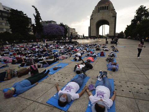 Sieste collective à Mexico pour promouvoir le droit à bien dormir