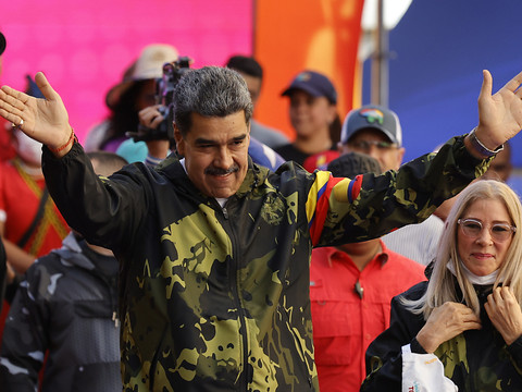 Le président Maduro investi par son parti pour un troisième mandat