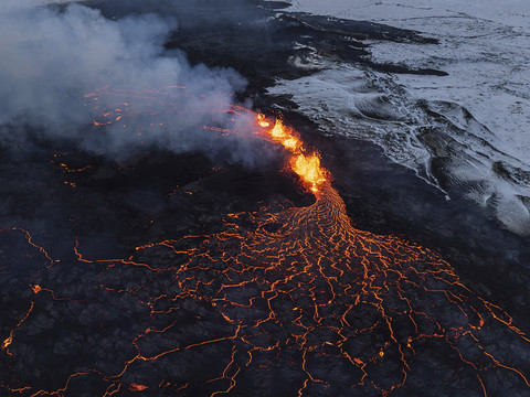 Quatrième éruption du volcan sur la péninsule de Reykjanes