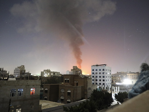 Les Etats-Unis détruisent des drones et des missiles des Houthis