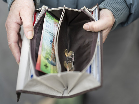 L'écart des salaires entre femmes et hommes se réduit, selon l'OFS