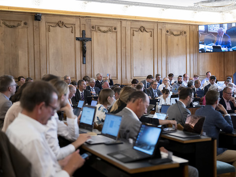 Les députés fribourgeois discutent des rapports Eglises-Etat