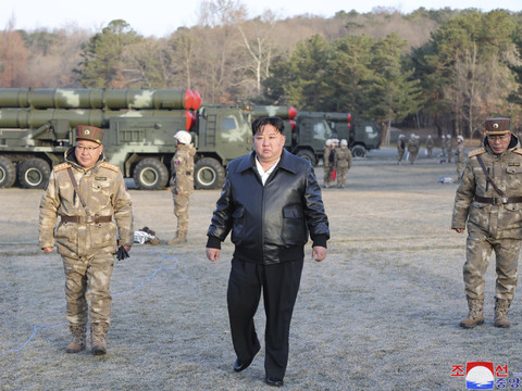 Kim Jong-un supervise un test de moteur pour missile hypersonique