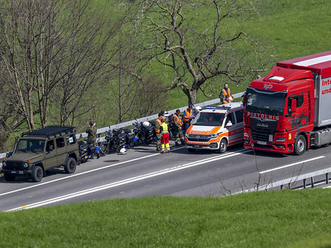 Une recrue se tue sur l'autoroute A2 près de Buochs (NW)