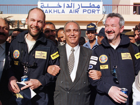 Souvenirs d'Egypte, à l'arrivée de Piccard et Jones le 21 mars 1999