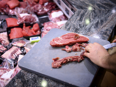 Près de 83% de la viande vendue en 2023 était produite en Suisse
