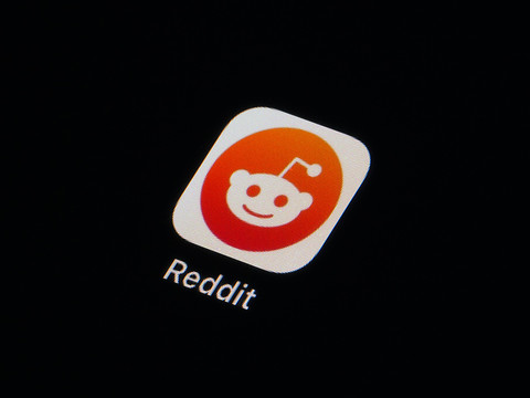 Le réseau social Reddit bondit de 50% pour ses débuts en bourse