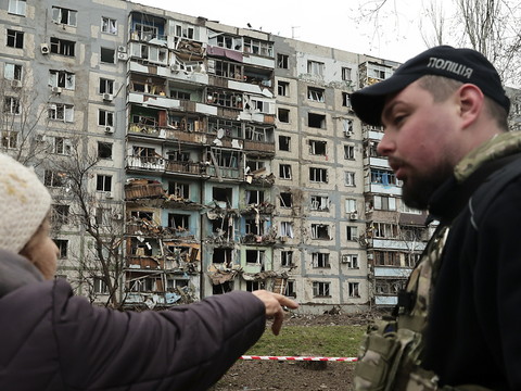 Frappes russes massives en Ukraine, la Russie admet être en guerre