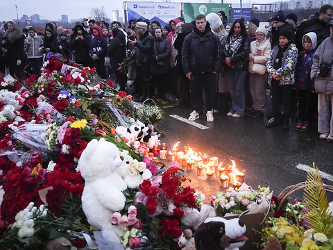 Poutine évoque l'Ukraine sans mentionner la revendication jihadiste