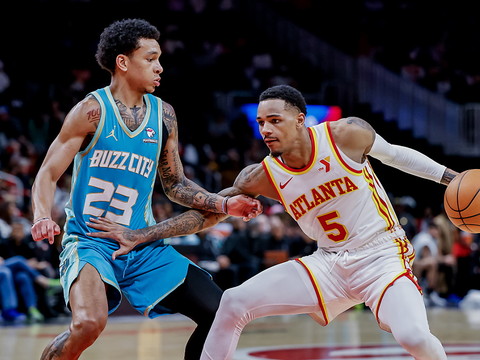 Les Hawks écrasent Charlotte 132-91