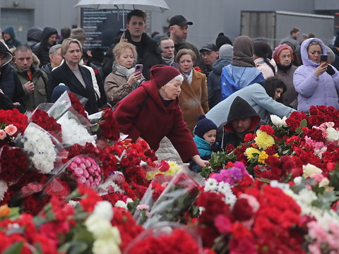 Deuil en Russie après le massacre du Crocus City Hall