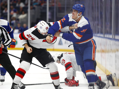 Timo Meier: un but, un assist, une étoile et une bagarre