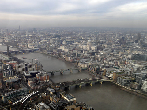 Au Royaume-Uni, des logements chers, petits et vieillissants