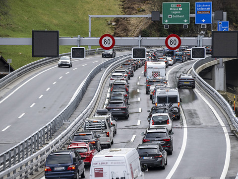 Embouteillages et trafic dense vers le sud pendant Pâques