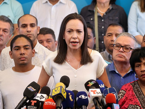 Présidentielle: la coalition de l'opposition réussit à inscrire un candidat