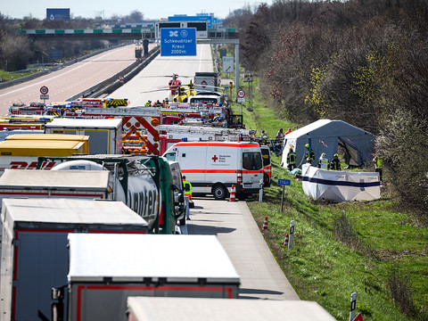 Quatre morts et 35 blessés dans un accident de car