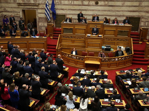 Catastrophe ferroviaire: le Parlement rejette la motion de censure