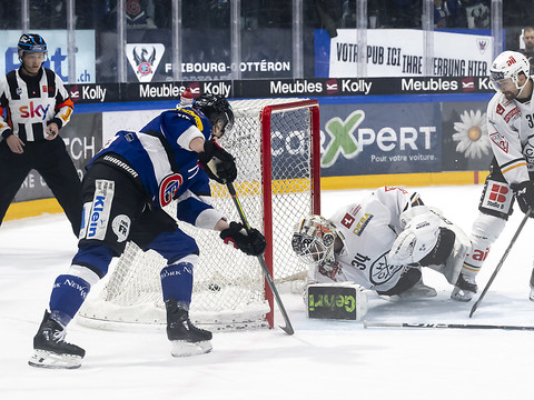 Fribourg-Gottéron tient bon et rejoint le dernier carré