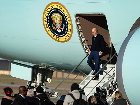 Stop au vol à l'étalage... dans l'avion de Joe Biden