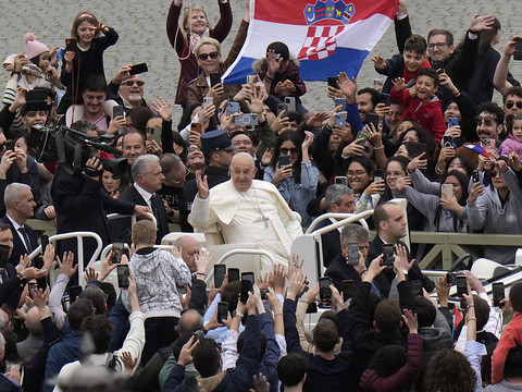 Le pape contre 